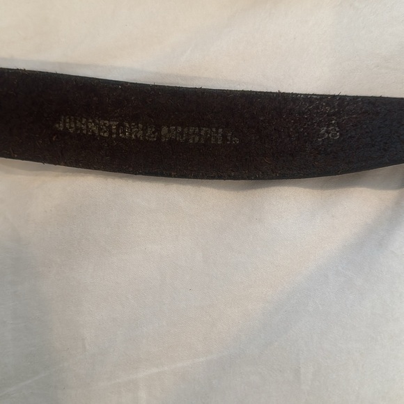 Johnston & Murphy Men's Brown Leather Belt with silver buckle - Picture 3 of 6